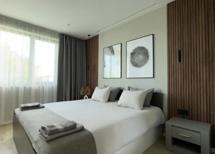 Courtyard Villa, Villa *