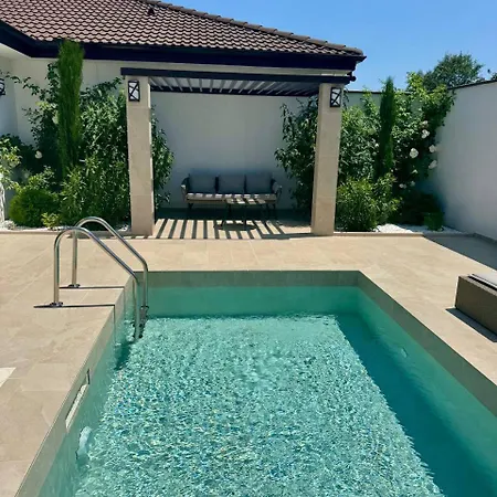 Courtyard Villa, * Alekszandrovo