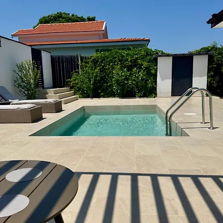 Villa Courtyard Villa, *