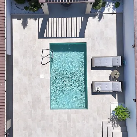 וילה Courtyard Villa,