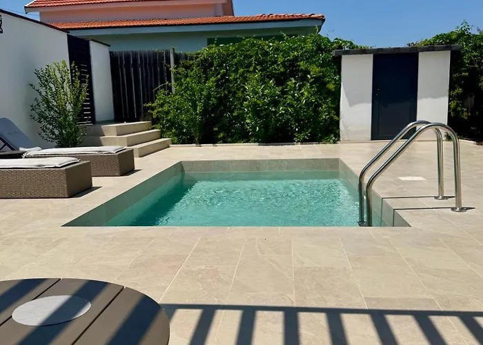 Villa Courtyard Villa, *